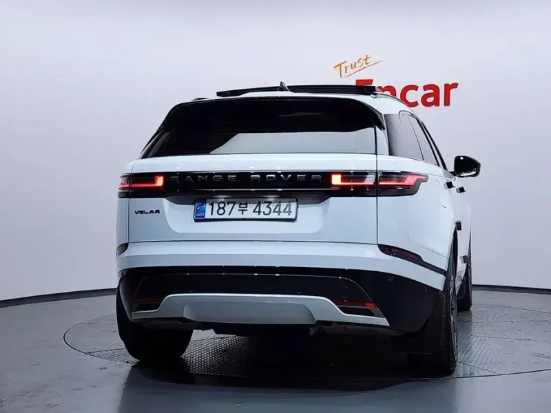 2024 Land Rover Range Rover Velar с пробегом 26 572 км