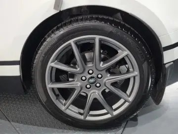 2024 Land Rover Range Rover Velar с пробегом 26 572 км