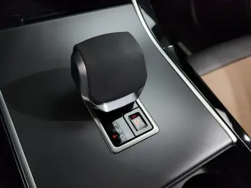 2024 Land Rover Range Rover Velar с пробегом 26 572 км