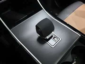 2024 Land Rover Range Rover Velar с пробегом 16 697 км