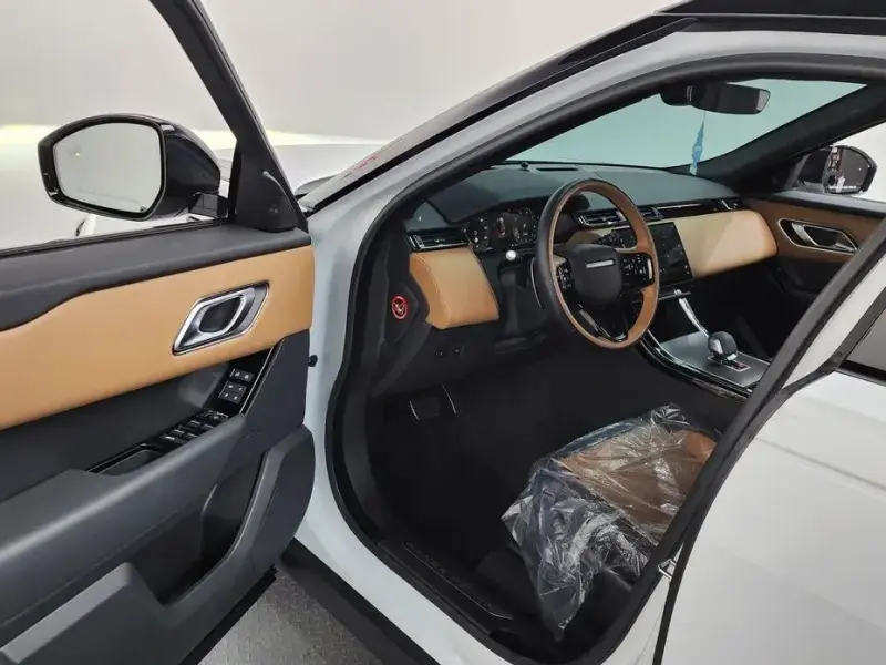 2025 Land Rover Range Rover Velar с пробегом 5 331 км