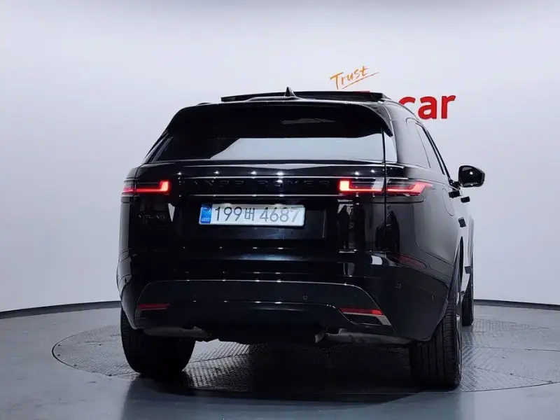 2025 Land Rover Range Rover Velar с пробегом 15 273 км