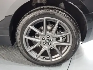 2025 Land Rover Range Rover Velar с пробегом 15 273 км