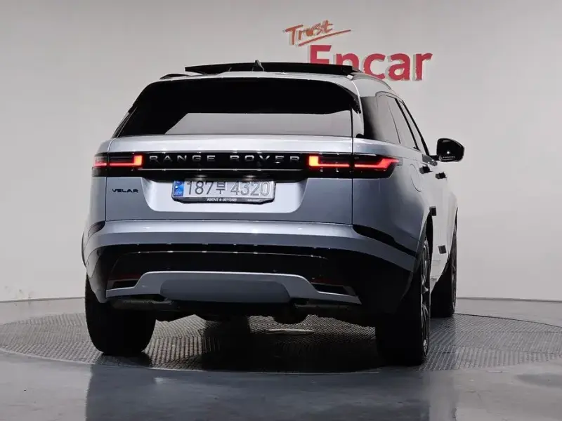 2024 Land Rover Range Rover Velar с пробегом 9 527 км