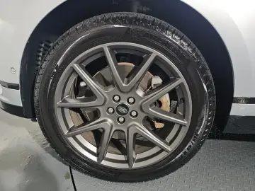 2024 Land Rover Range Rover Velar с пробегом 9 527 км