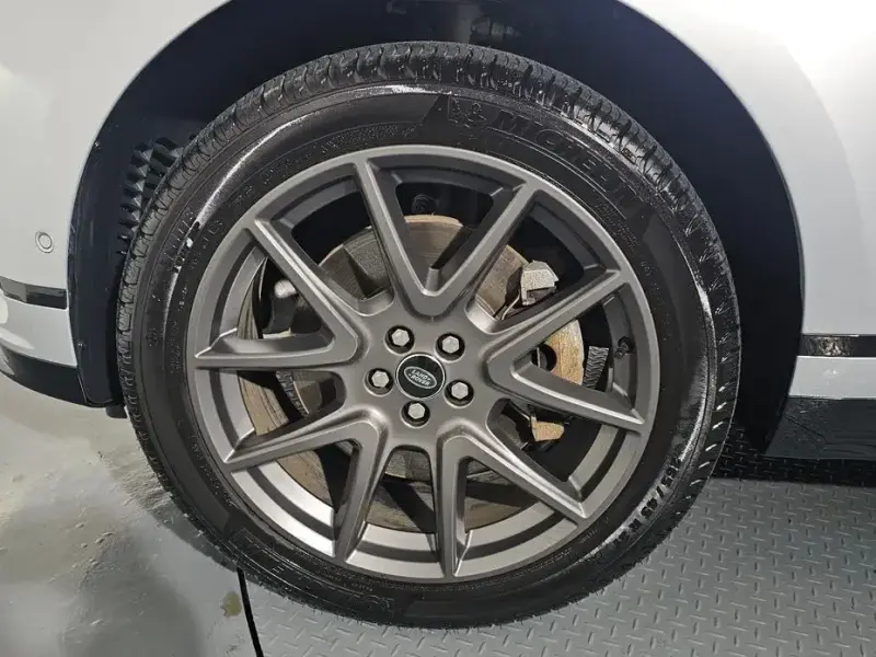 2024 Land Rover Range Rover Velar с пробегом 9 527 км