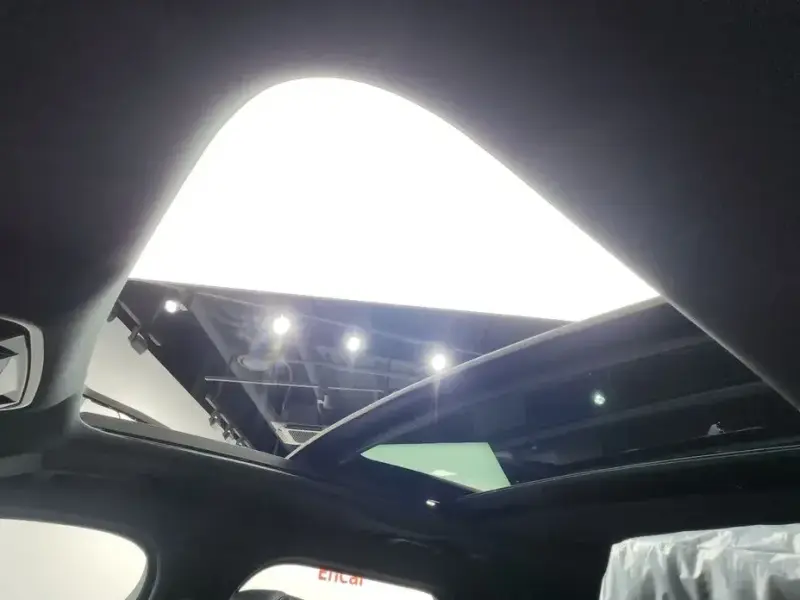 2025 Land Rover Range Rover Velar с пробегом 15 273 км