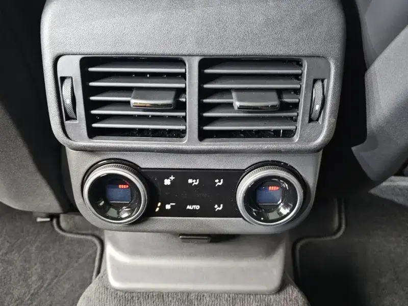 2024 Land Rover Range Rover Velar с пробегом 9 527 км