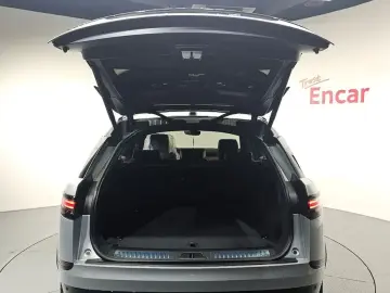 2024 Land Rover Range Rover Velar с пробегом 9 527 км