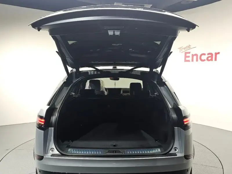 2024 Land Rover Range Rover Velar с пробегом 9 527 км