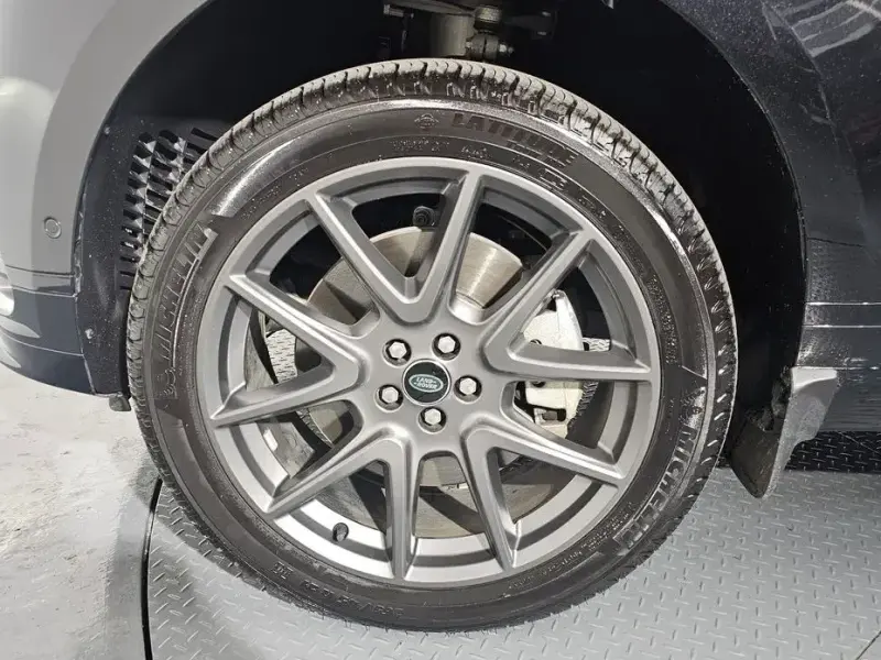 2025 Land Rover Range Rover Velar с пробегом 7 520 км