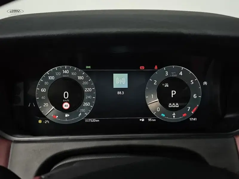 2025 Land Rover Range Rover Velar с пробегом 7 520 км