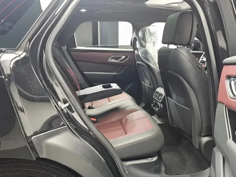 2025 Land Rover Range Rover Velar с пробегом 7 520 км