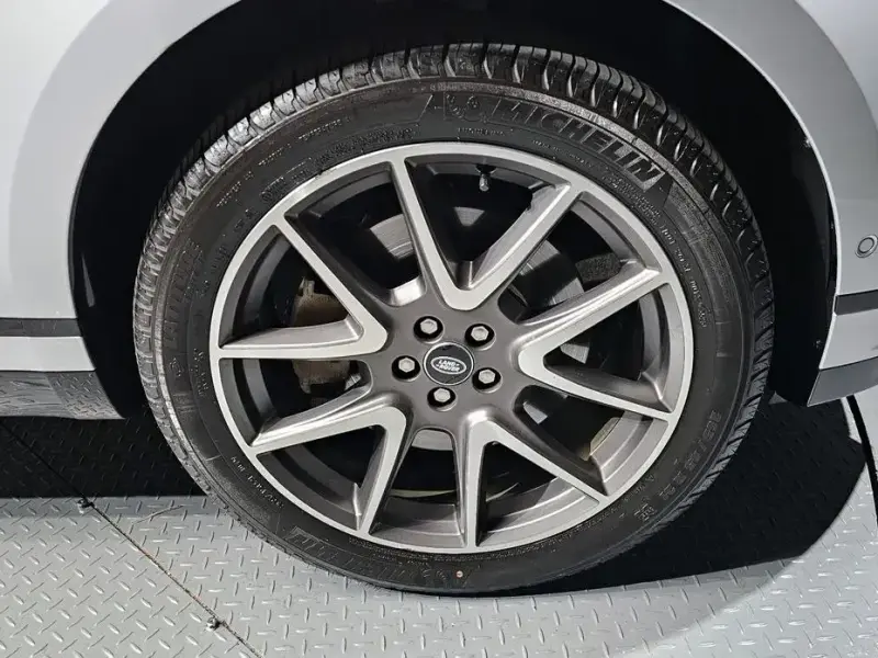 2024 Land Rover Range Rover Velar с пробегом 12 302 км