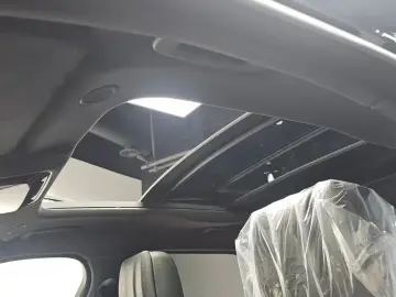 2025 Land Rover Range Rover Velar с пробегом 7 520 км