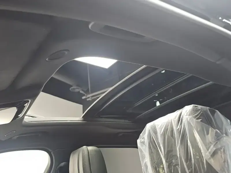 2025 Land Rover Range Rover Velar с пробегом 7 520 км
