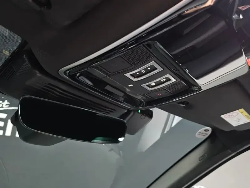2024 Land Rover Range Rover Velar с пробегом 12 302 км