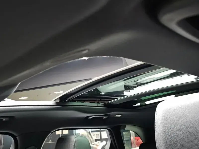 2024 Land Rover Range Rover Velar с пробегом 12 302 км