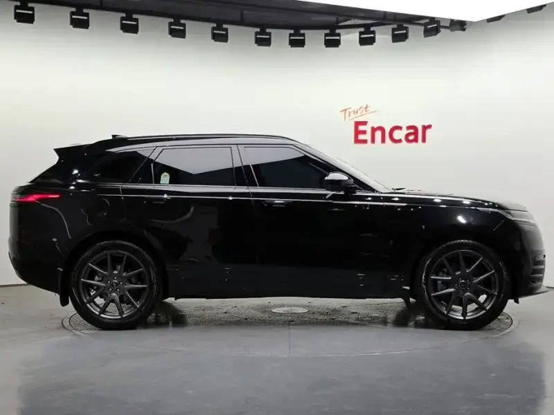 2025 Land Rover Range Rover Velar с пробегом 378 км
