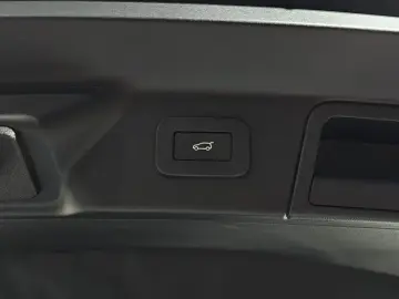 2024 Land Rover Range Rover Velar с пробегом 19 987 км