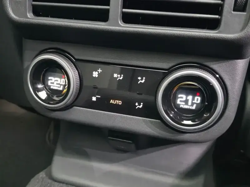 2025 Land Rover Range Rover Velar с пробегом 378 км