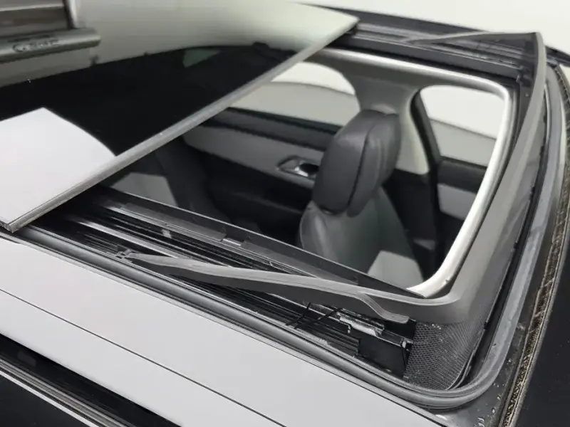 2025 Land Rover Range Rover Velar с пробегом 378 км