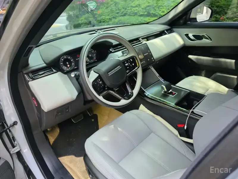 2025 Land Rover Range Rover Velar с пробегом 3 000 км