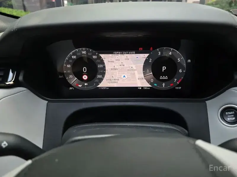 2025 Land Rover Range Rover Velar с пробегом 3 000 км