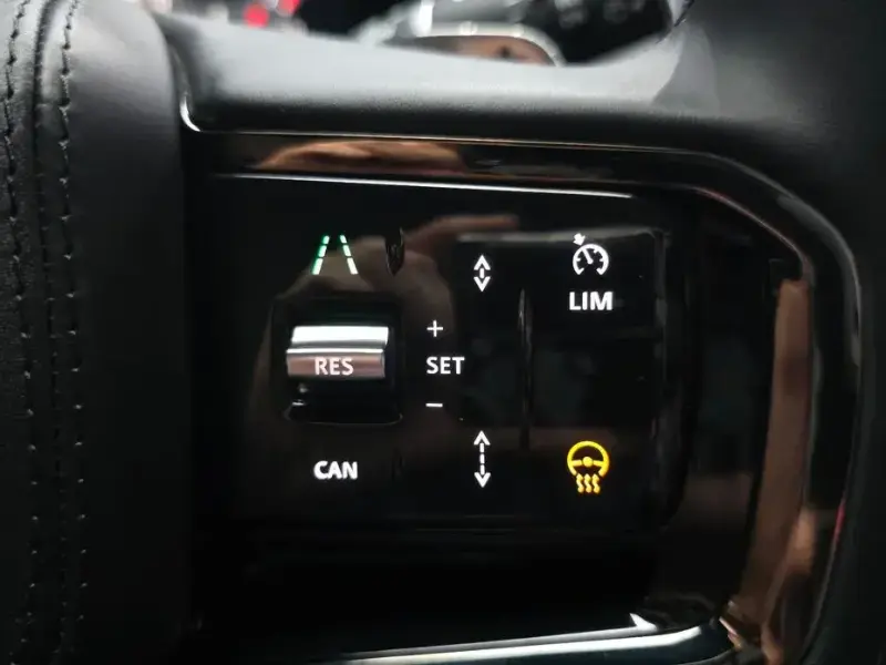 2025 Land Rover Range Rover Velar с пробегом 1 219 км