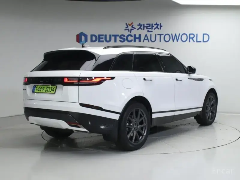 2025 Land Rover Range Rover Velar с пробегом 842 км