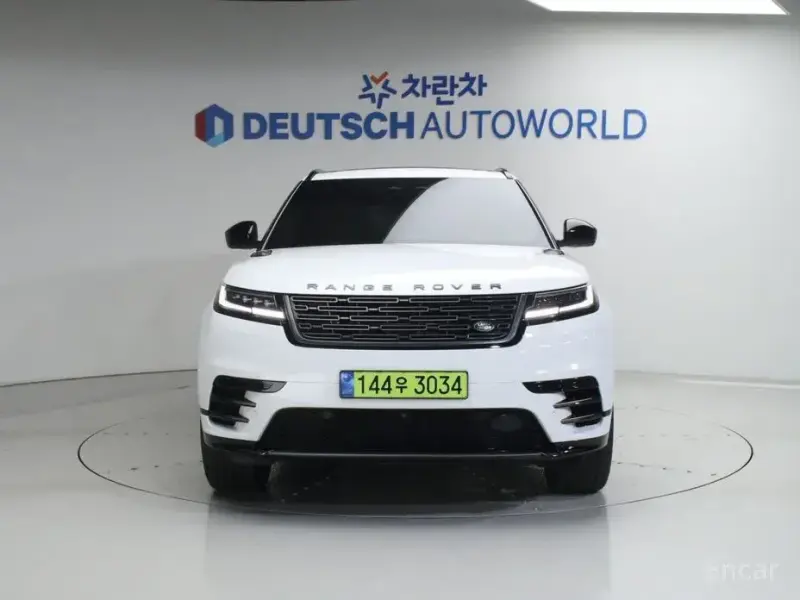 2025 Land Rover Range Rover Velar с пробегом 842 км