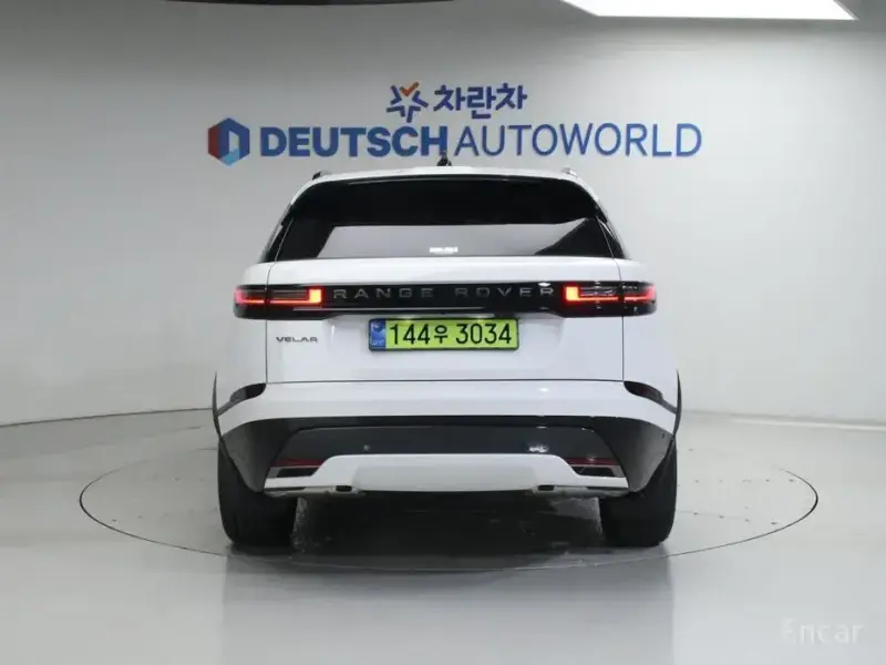 2025 Land Rover Range Rover Velar с пробегом 842 км