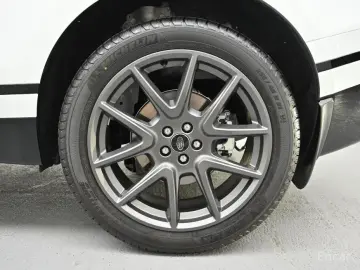 2025 Land Rover Range Rover Velar с пробегом 842 км