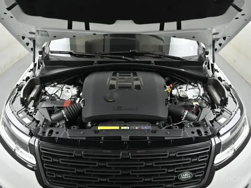 2025 Land Rover Range Rover Velar с пробегом 842 км