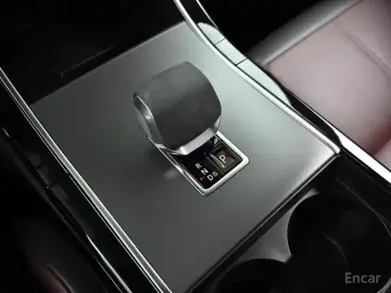 2025 Land Rover Range Rover Velar с пробегом 842 км