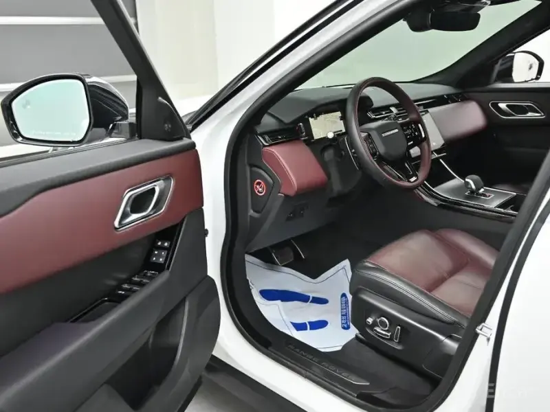 2025 Land Rover Range Rover Velar с пробегом 842 км