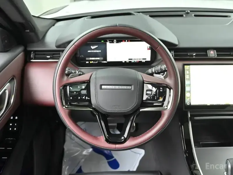 2025 Land Rover Range Rover Velar с пробегом 842 км
