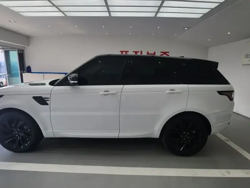 2021 Land Rover Range Rover Sport с пробегом 81 000 км
