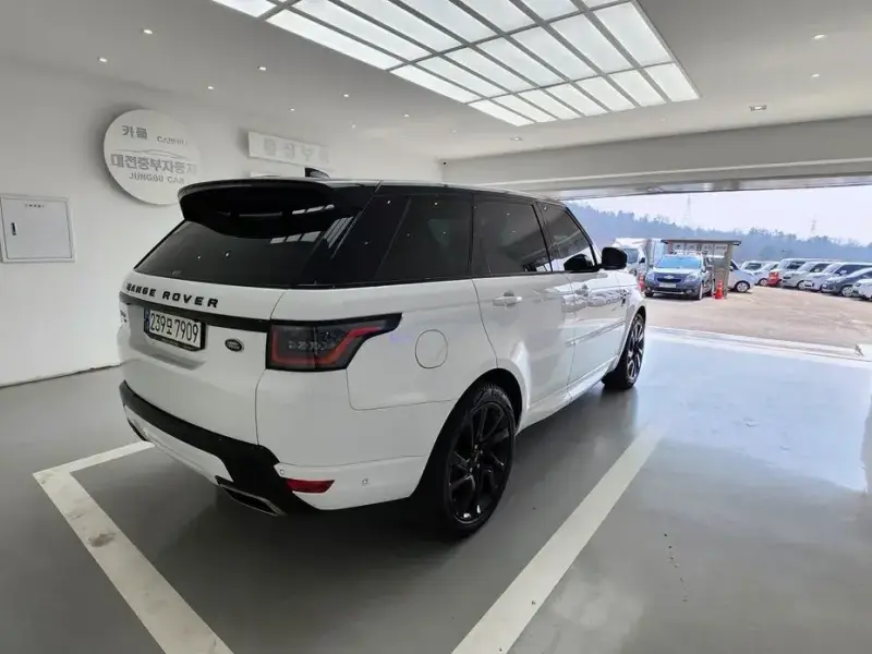 2021 Land Rover Range Rover Sport с пробегом 81 000 км