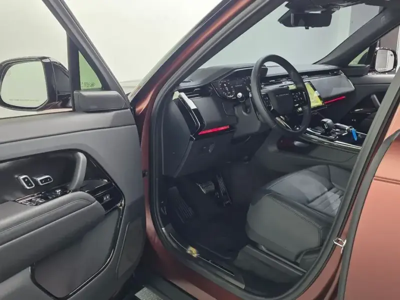2025 Land Rover Range Rover Sport с пробегом 422 км