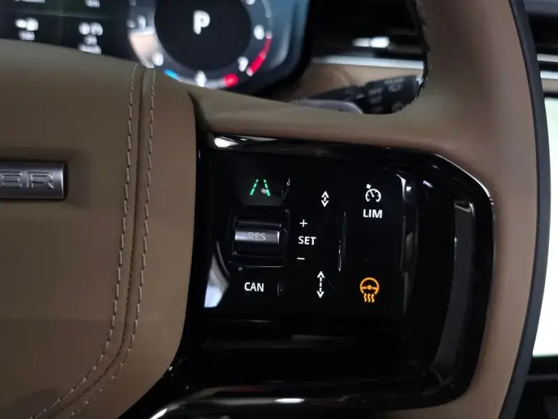 2025 Land Rover Range Rover Sport с пробегом 4 894 км