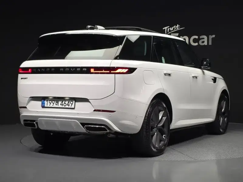 2025 Land Rover Range Rover Sport с пробегом 2 847 км