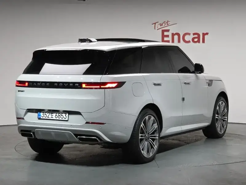 2025 Land Rover Range Rover Sport с пробегом 16 891 км