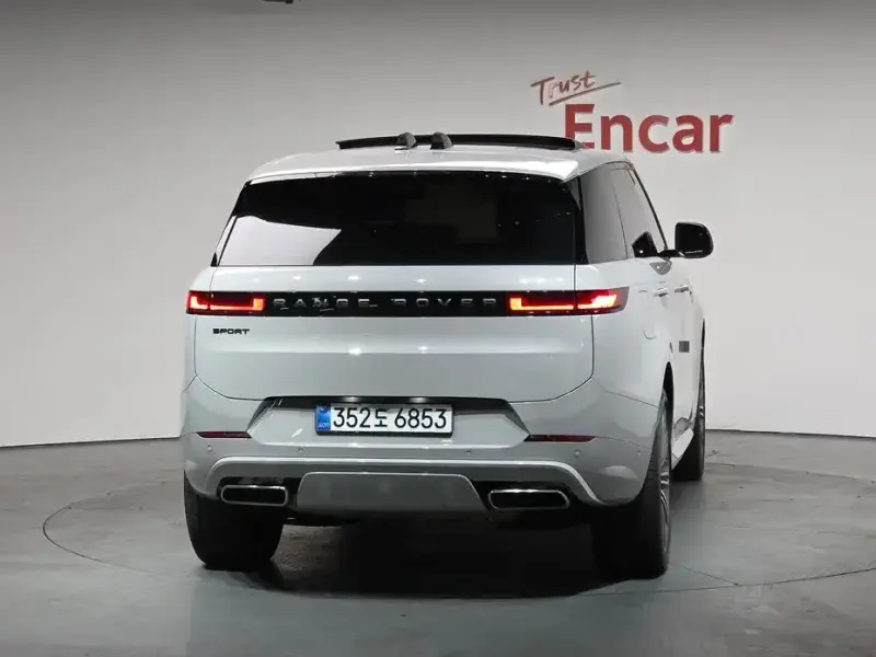 2025 Land Rover Range Rover Sport с пробегом 16 891 км