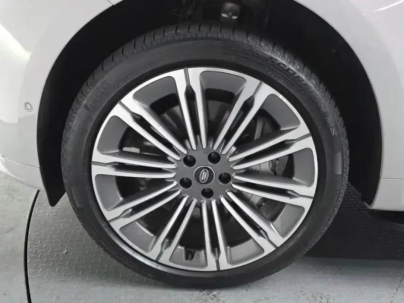2025 Land Rover Range Rover Sport с пробегом 16 891 км