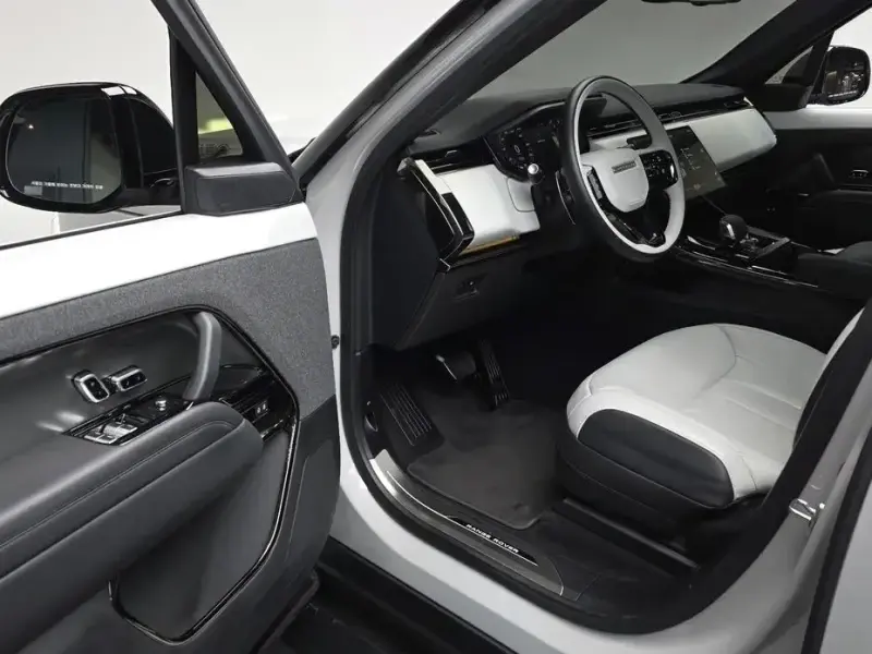2025 Land Rover Range Rover Sport с пробегом 16 891 км