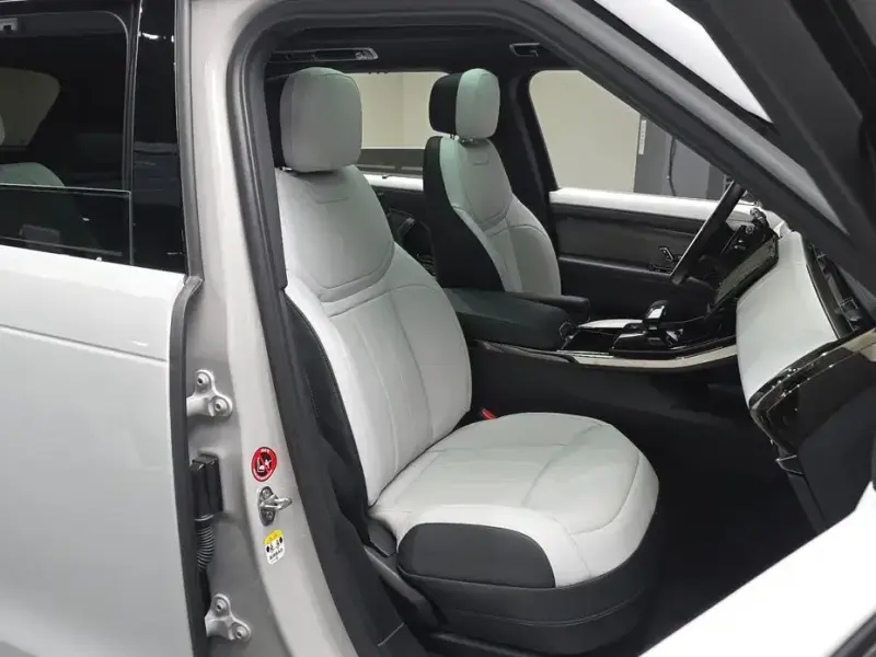 2025 Land Rover Range Rover Sport с пробегом 16 891 км