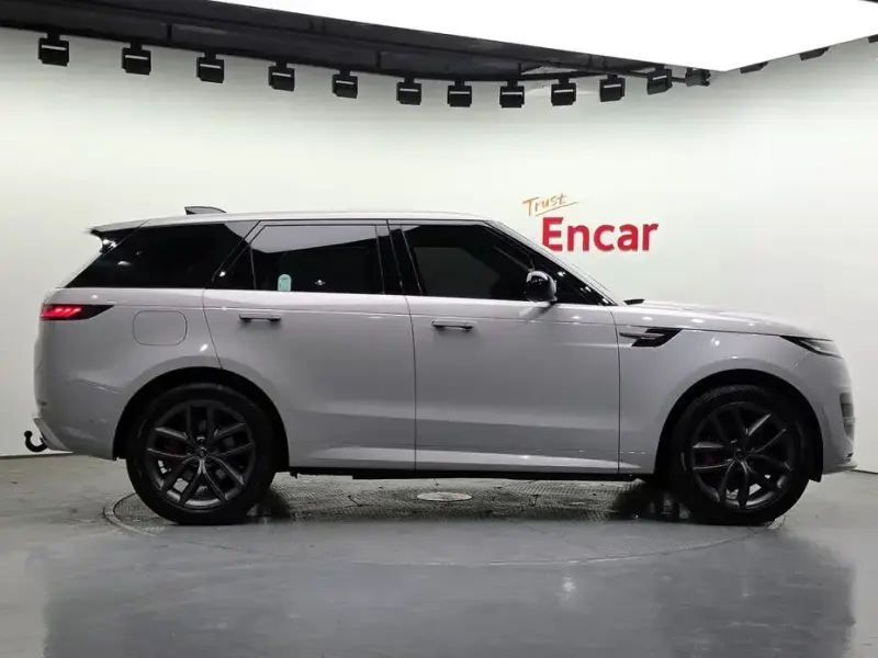 2025 Land Rover Range Rover Sport с пробегом 1 605 км