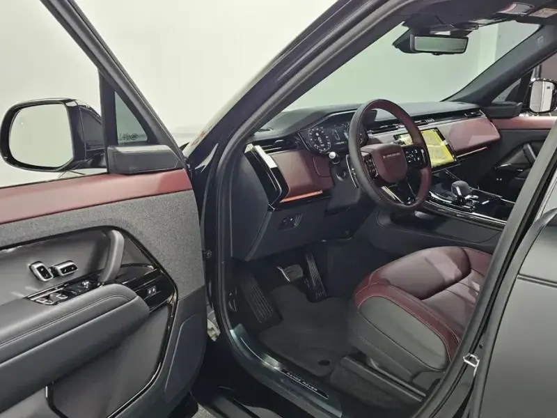 2025 Land Rover Range Rover Sport с пробегом 3 778 км