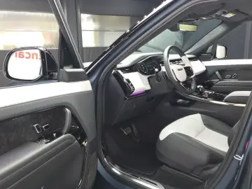 2025 Land Rover Range Rover Sport с пробегом 986 км